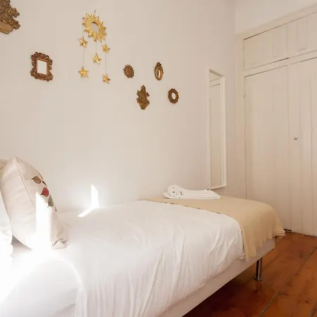 Tejo Vintage Three-bedroom - By Lu Holidays Apartment Lisbon