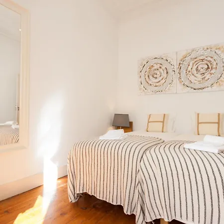 Apartment Tejo Vintage Three-bedroom - By Lu Holidays