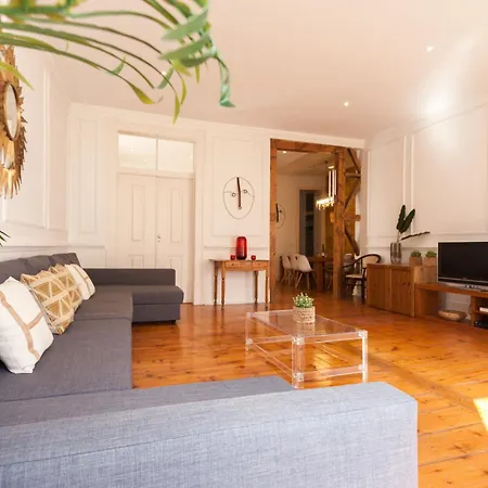 Tejo Vintage Three-bedroom - By Lu Holidays * Lisbon